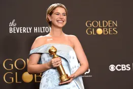 Jessie Buckley Golden Globes 